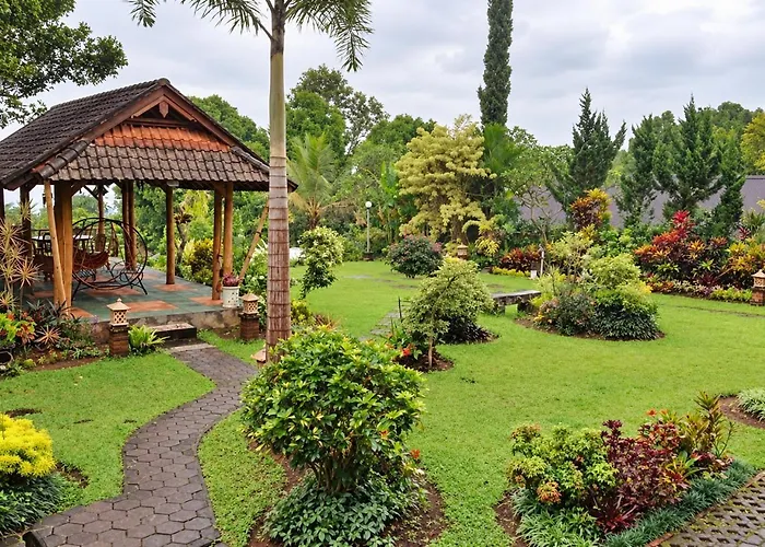 ゲストハウス Karang Sari & Warung Munduk