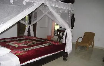 Karang Sari & Warung 2*
