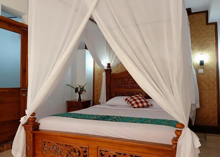 Karang Sari Guesthouse&warung Munduk