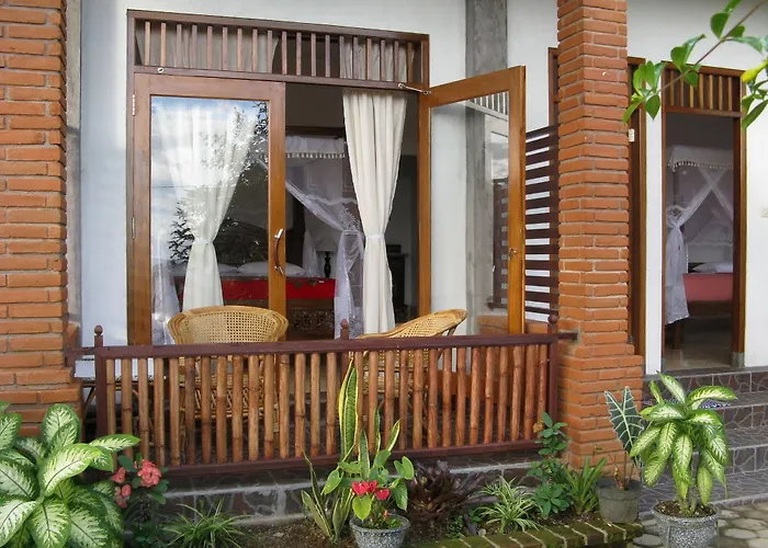 Karang Sari & Warung 2*