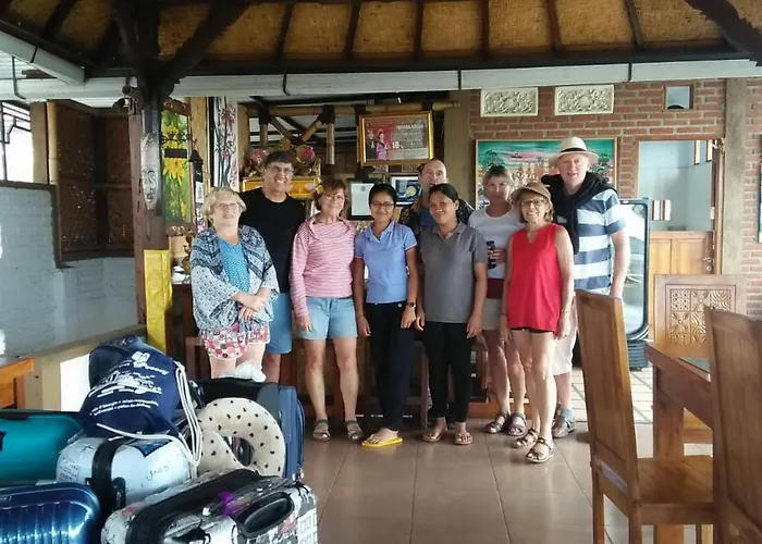 Karang Sari & Warung 2*